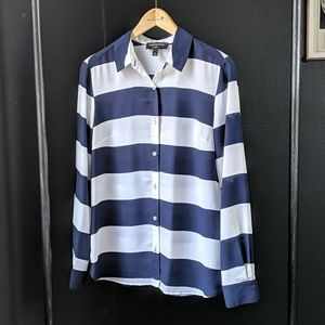 Banana Republic Lightweight blouse